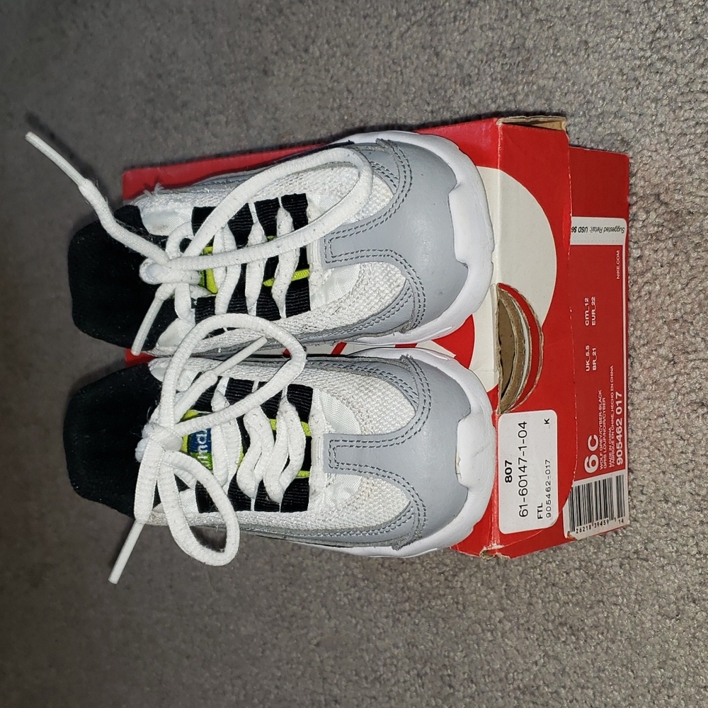 Nike Whole Grey/Cyber-Black/Gris Loup/Noir/Cyber Size 6 Toddler Air Max 95 Shoes